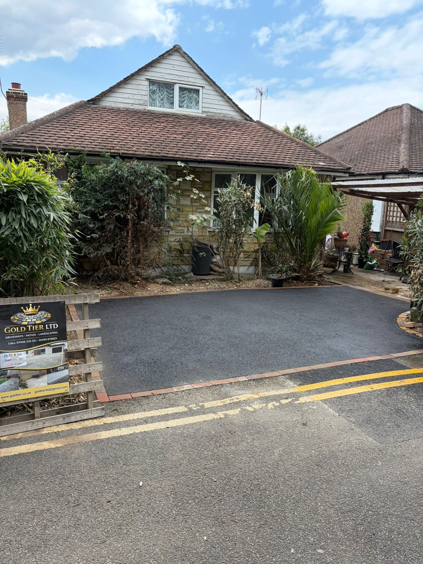 Tarmac driveway with edging